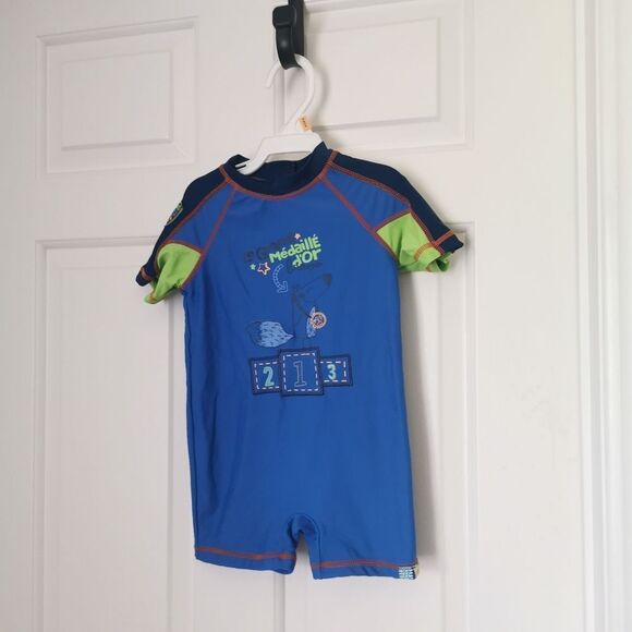 3/$20 Gagou Tagou size 3T rash guard - Picture 1 of 4